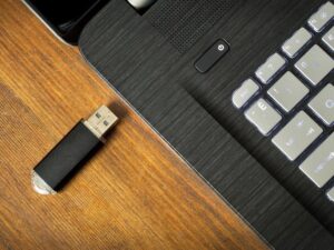 Читать далее о этой статье Как удалить сертификат электронной цифровой подписи из реестра или с флешки?